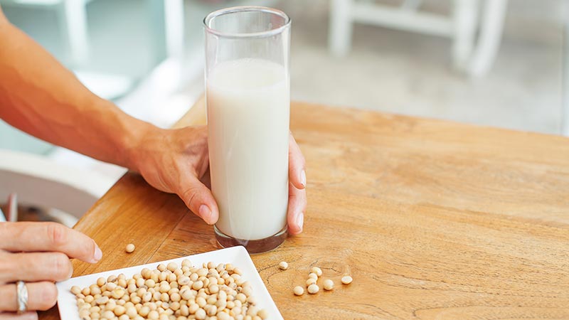 is sojamelk de meest gezonde melkvervanger?